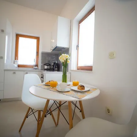 Apartment Up Apartment *
