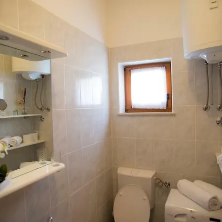 Apartment Apartment Up *